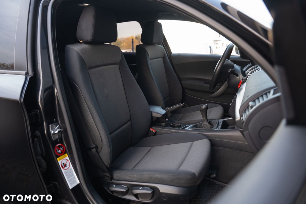BMW Seria 1 118d - 24