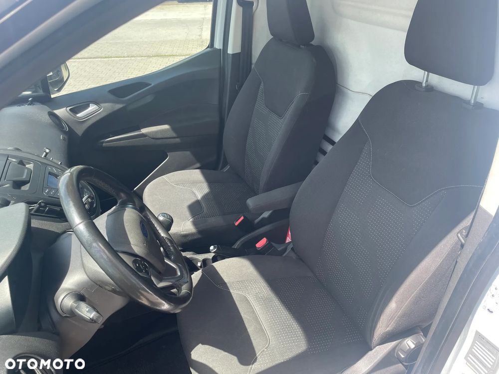 Ford Transit Courier - 8