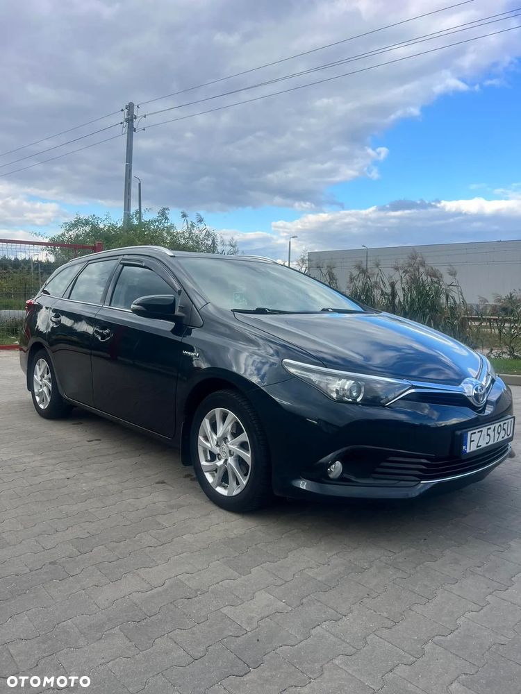Toyota Auris 1.8 HSD Luna - 2