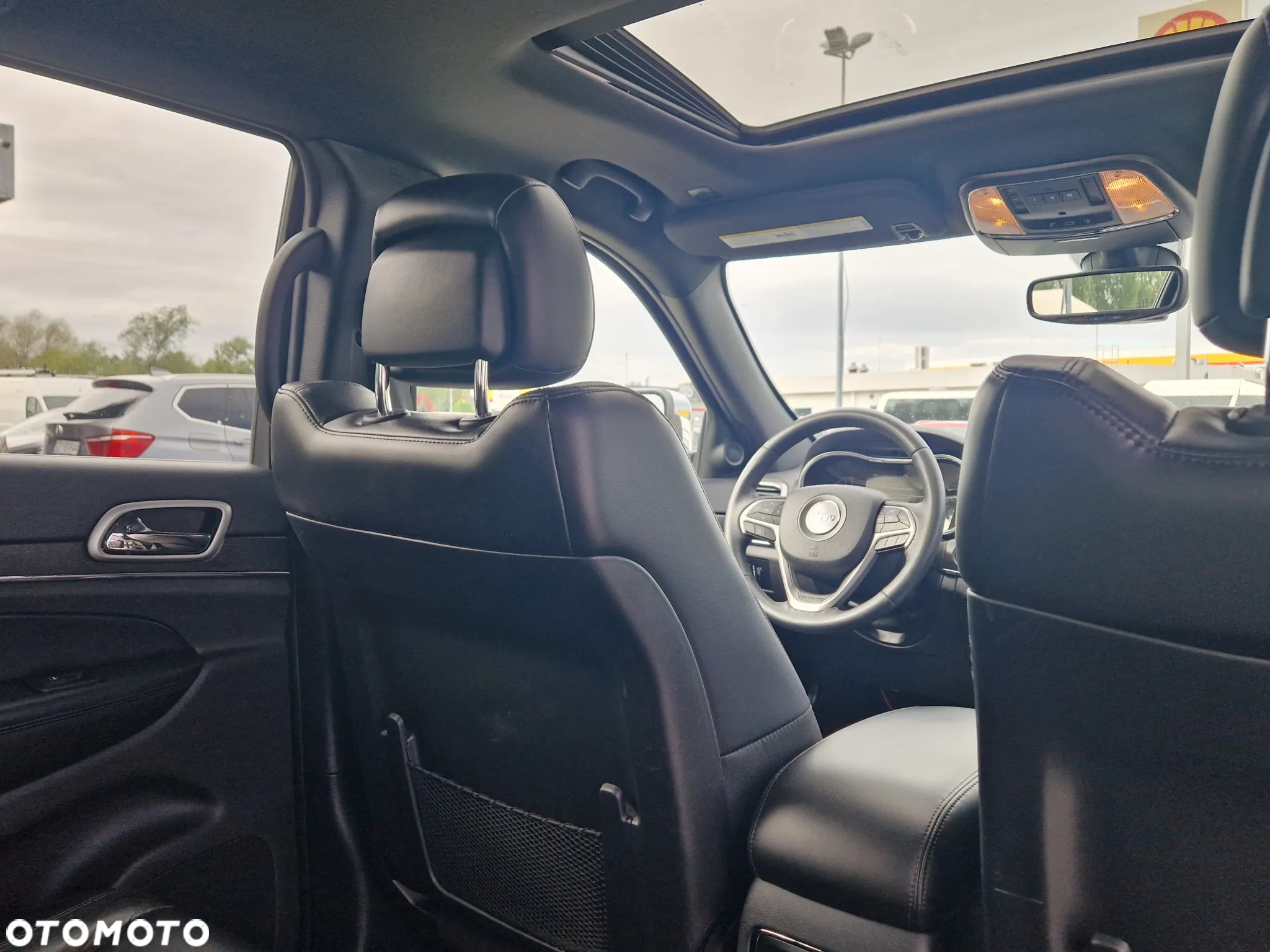 Jeep Grand Cherokee - 31