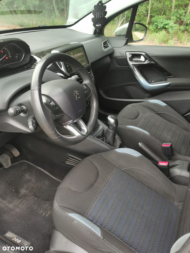 Peugeot 208 - 14