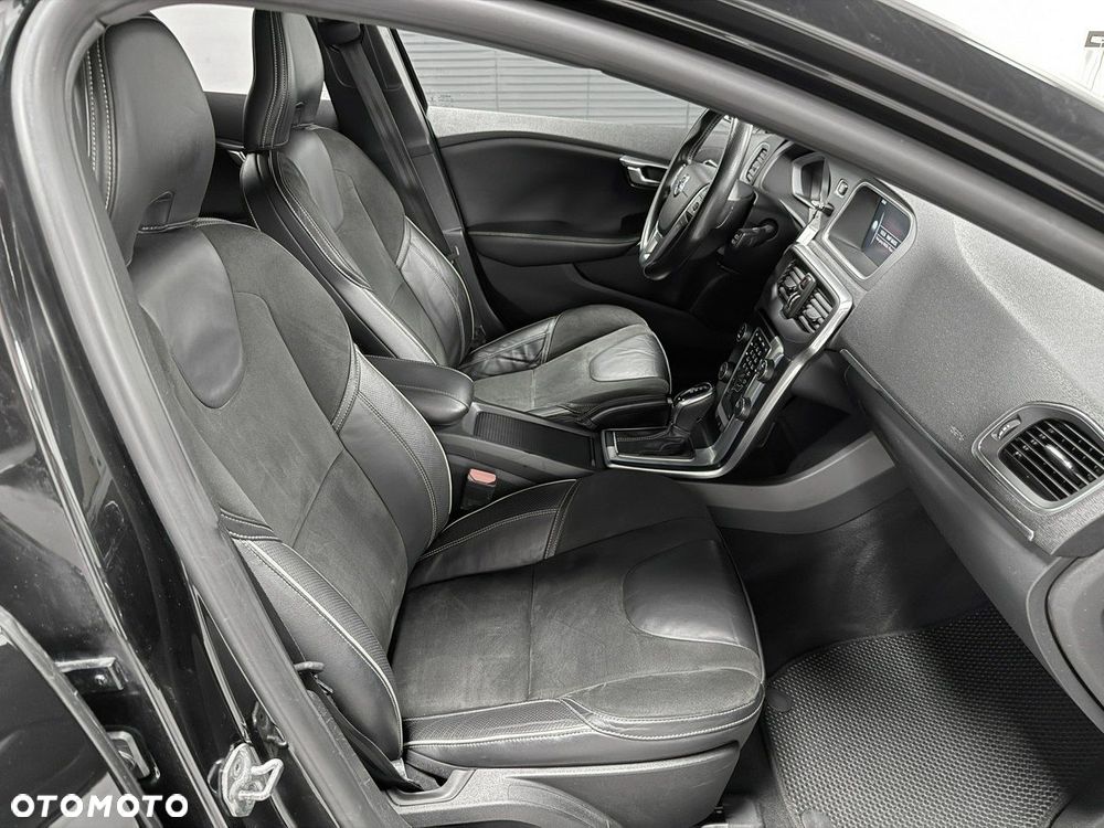 Volvo V40 D3 Drive-E SCR R-Design Momentum - 23