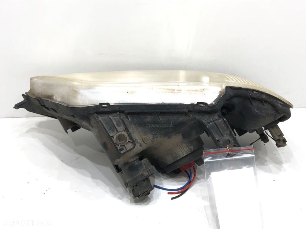 REFLEKTOR PRAWY PRZÓD - 126.00 PLN - HONDA CR-V I (RD) 1995 - 2002 2.0 16V 4WD (RD1, RD3) 94 kW - 2