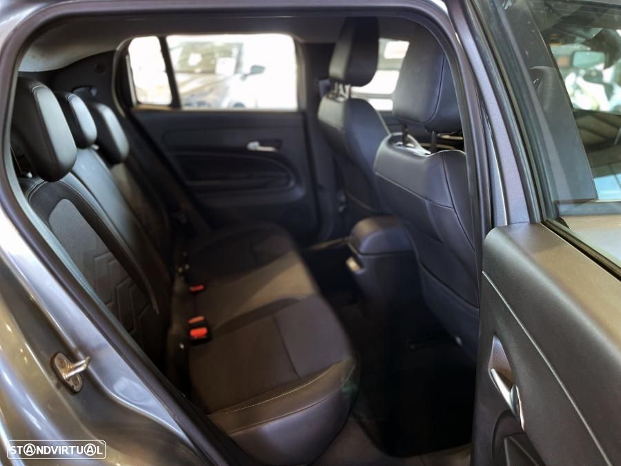 Jeep Avenger 1.2 GSE T3 Altitude - 32