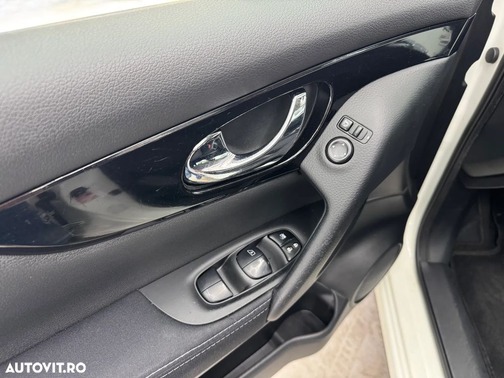 Nissan Qashqai 1.6 DCI Xtronic N-Connecta - 24