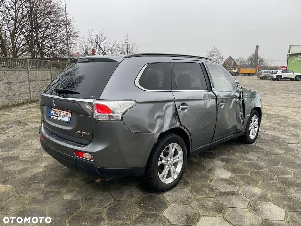 Mitsubishi Outlander 2.2 DI-D 4WD Plus - 5