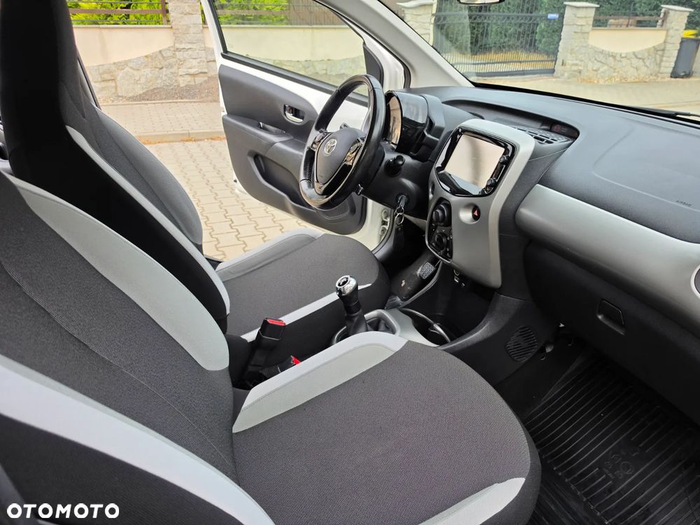 Toyota Aygo x-play - 9