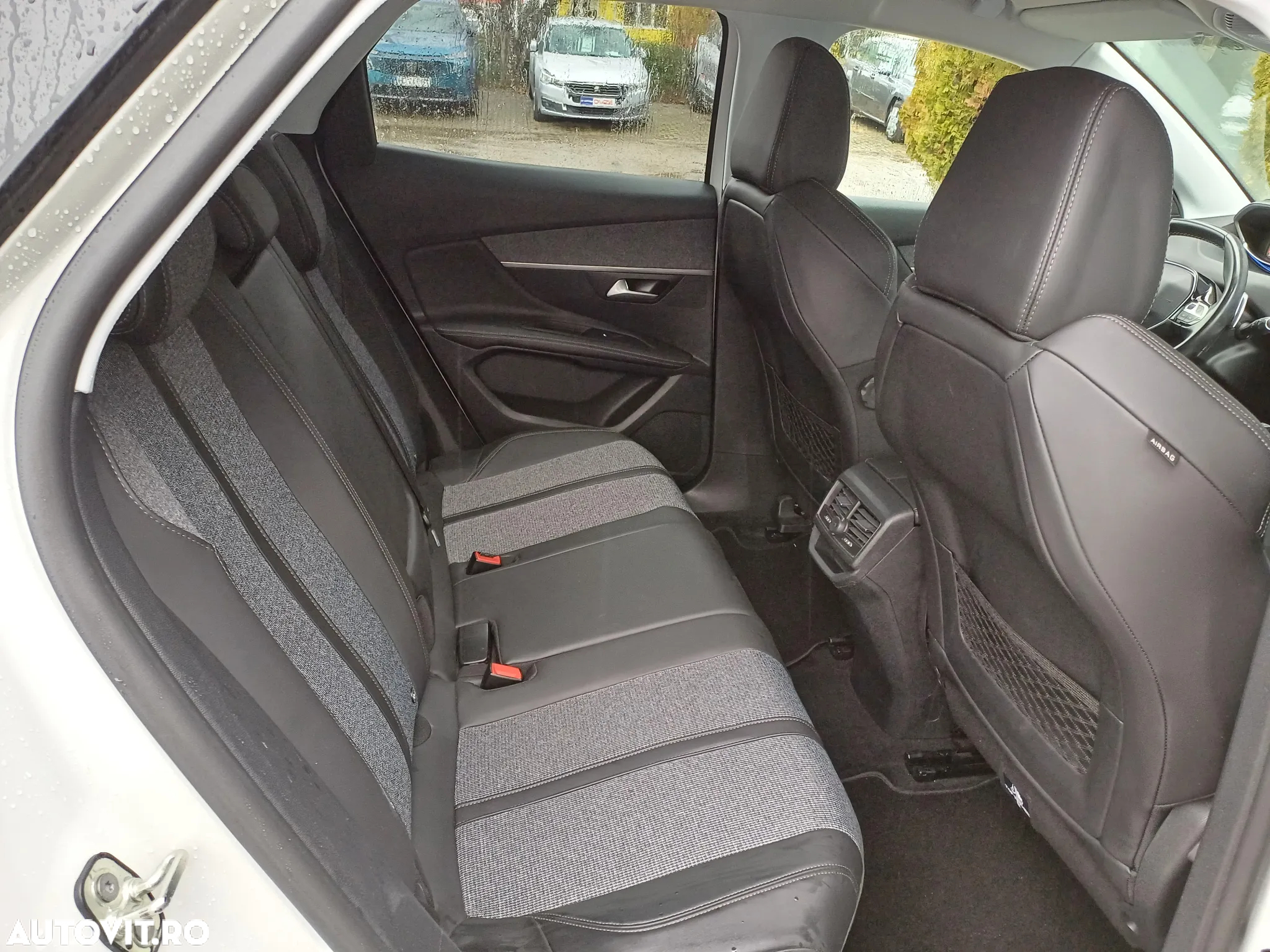 Peugeot 3008 1.2 PureTech S&S EAT8 Allure - 10