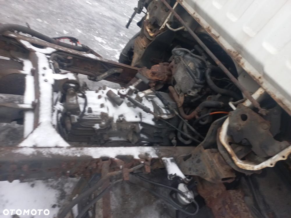 Nissan Cabstar 2.5 Dci 96KW 07r skrzynia biegów manualna 6B - 1