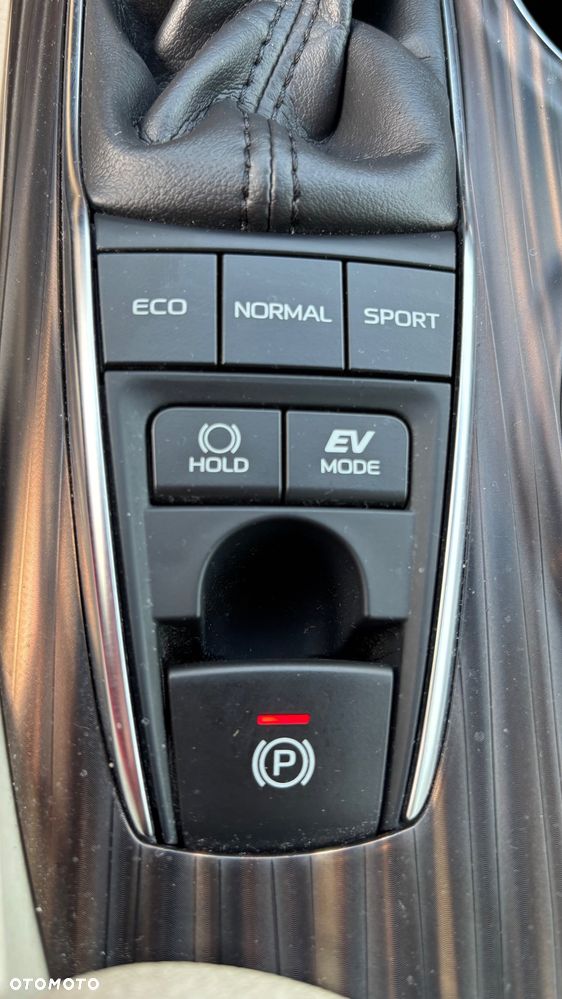Toyota Camry 2.5 Hybrid Executive CVT - 16