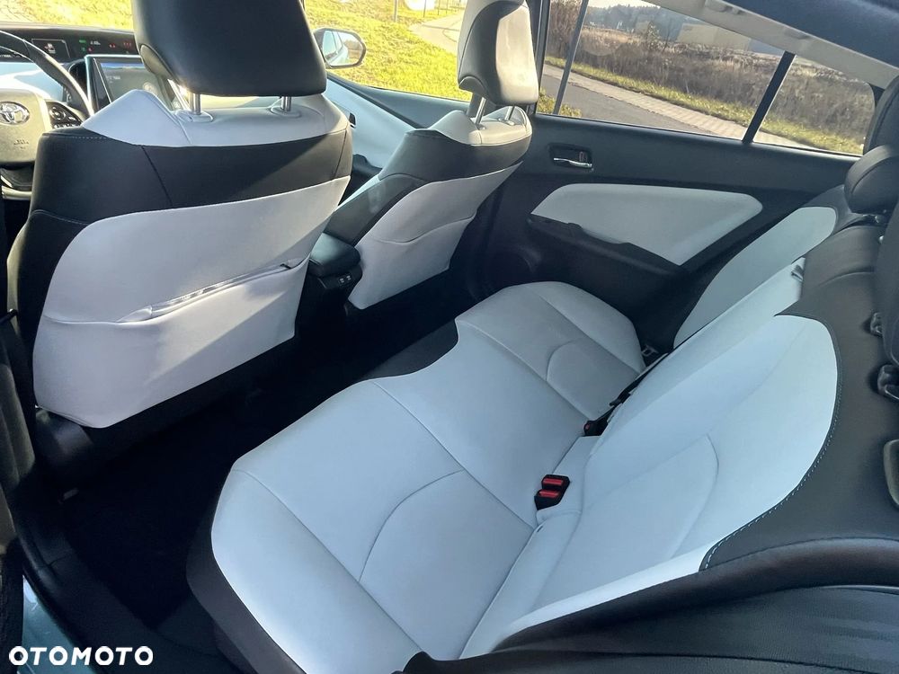 Toyota Prius Hybrid Executive - 25