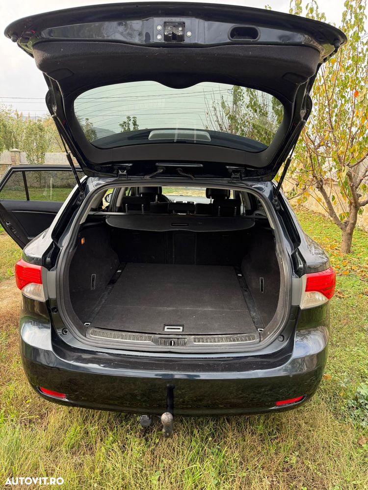 Toyota Avensis Combi 2.0 D-4D Comfort - 4