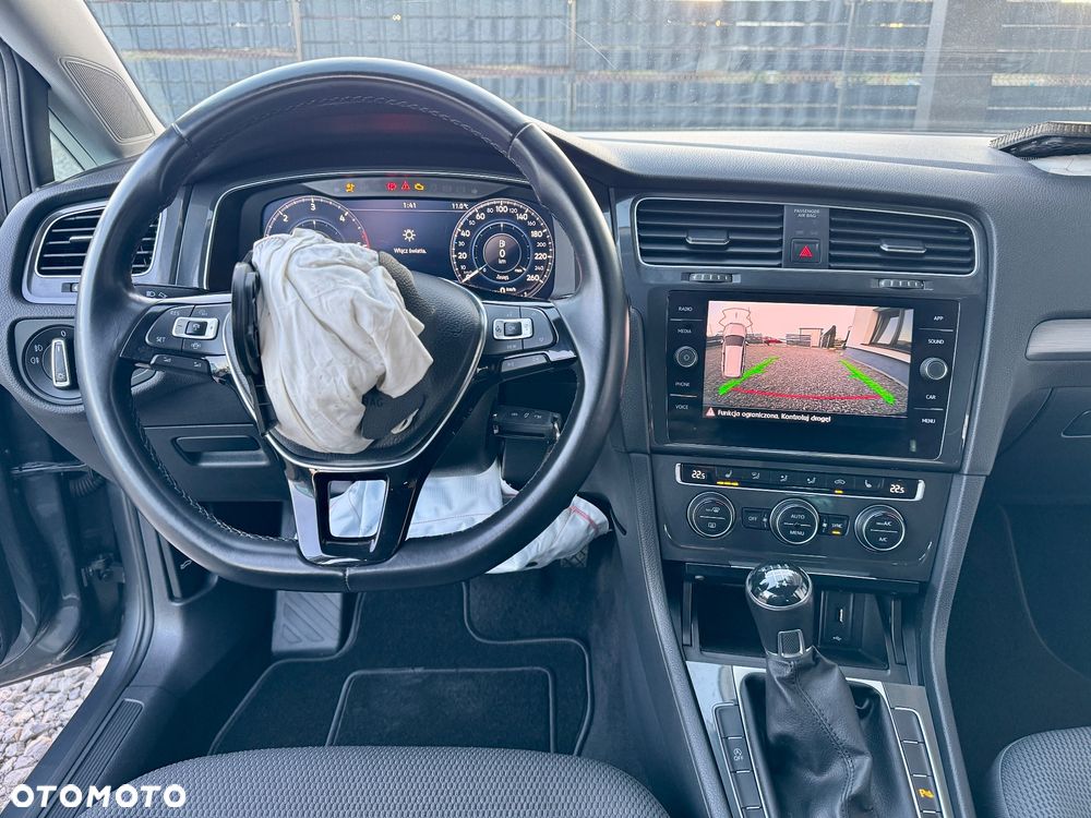 Volkswagen Golf - 27