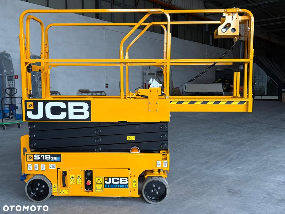 JCB S1932E - 1