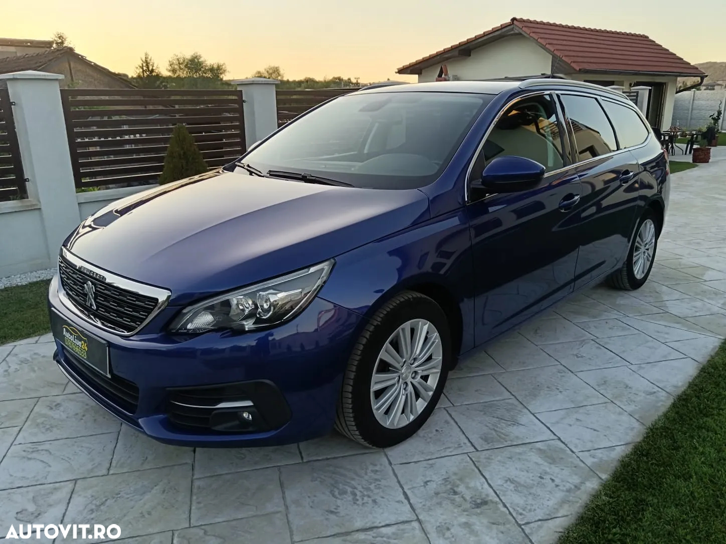 Peugeot 308 1.2 L PureTech Turbo Allure - 3