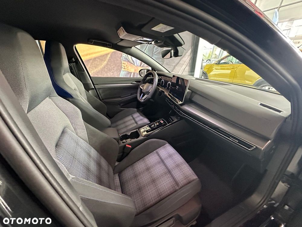 Volkswagen Golf - 10