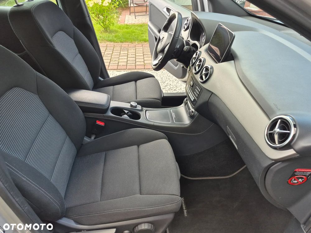 Mercedes-Benz Klasa B 180 7G-DCT UrbanStyle Edition - 12