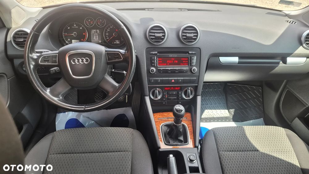 Audi A3 Sportback 1.6 TDI DPF Ambition - 9