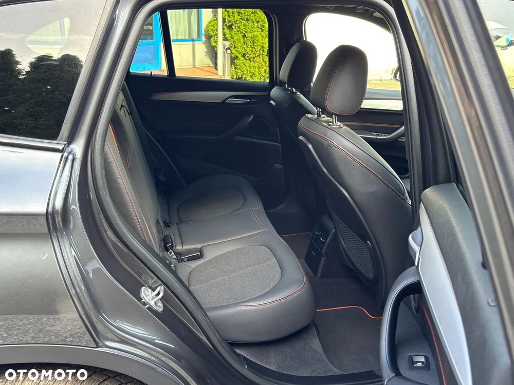 BMW X1 sDrive18d Sport Line - 24
