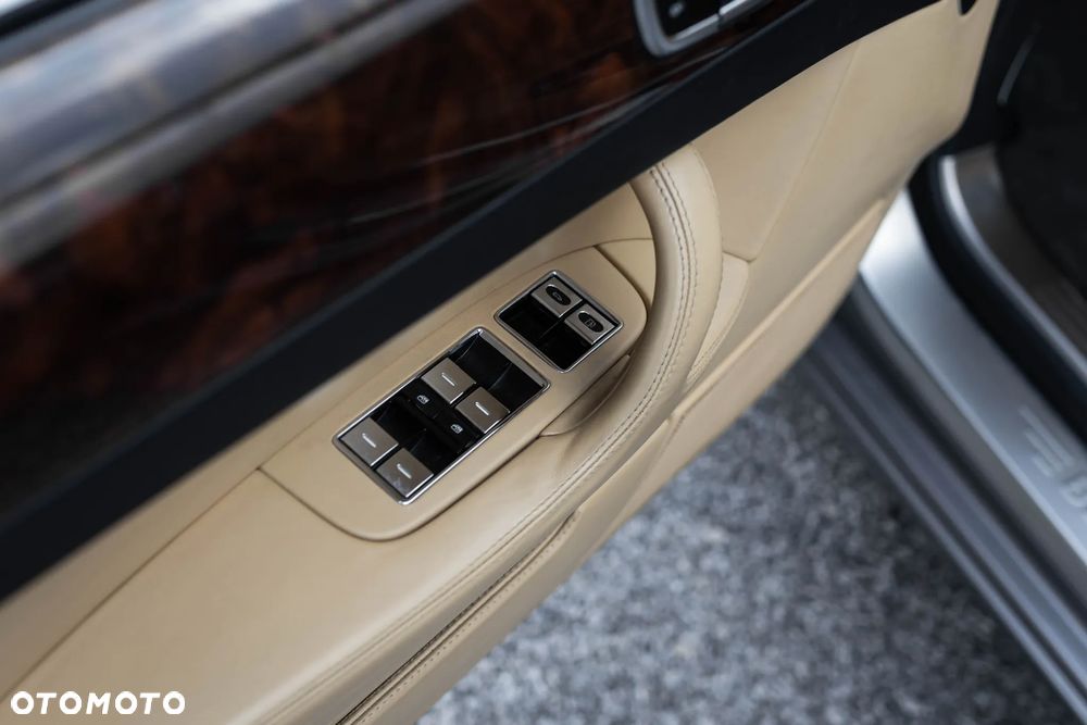 Bentley Flying Spur - 31