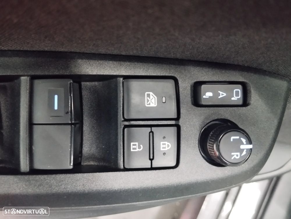 Toyota Yaris 1.5 HDF Luxury - 18