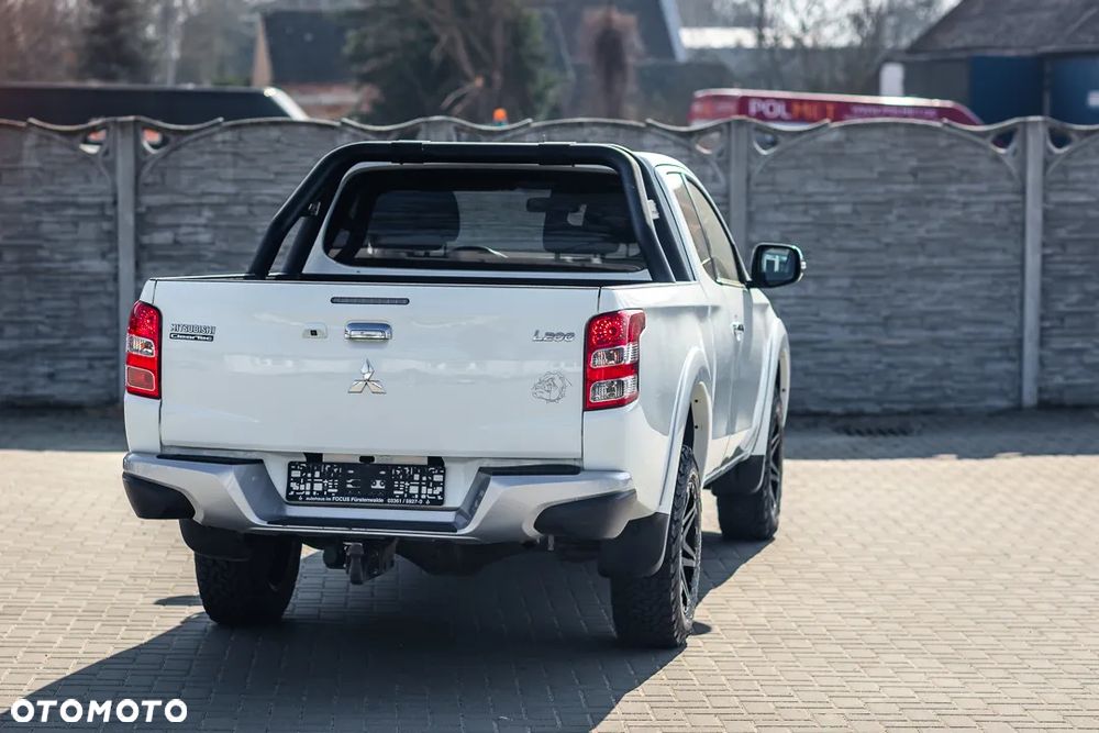 Mitsubishi L200 2.4 d DC Intense + - 10