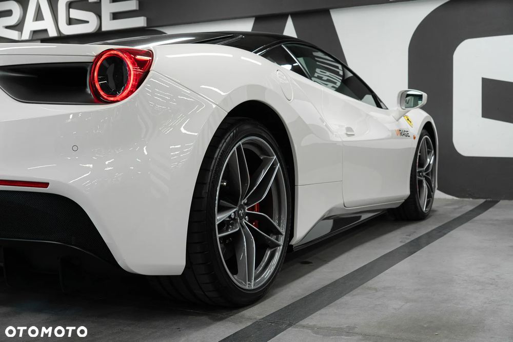 Ferrari 488 - 19