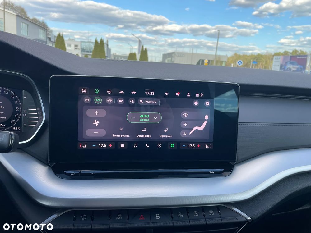 Skoda Octavia 1.5 TSI mHEV Selection DSG - 33