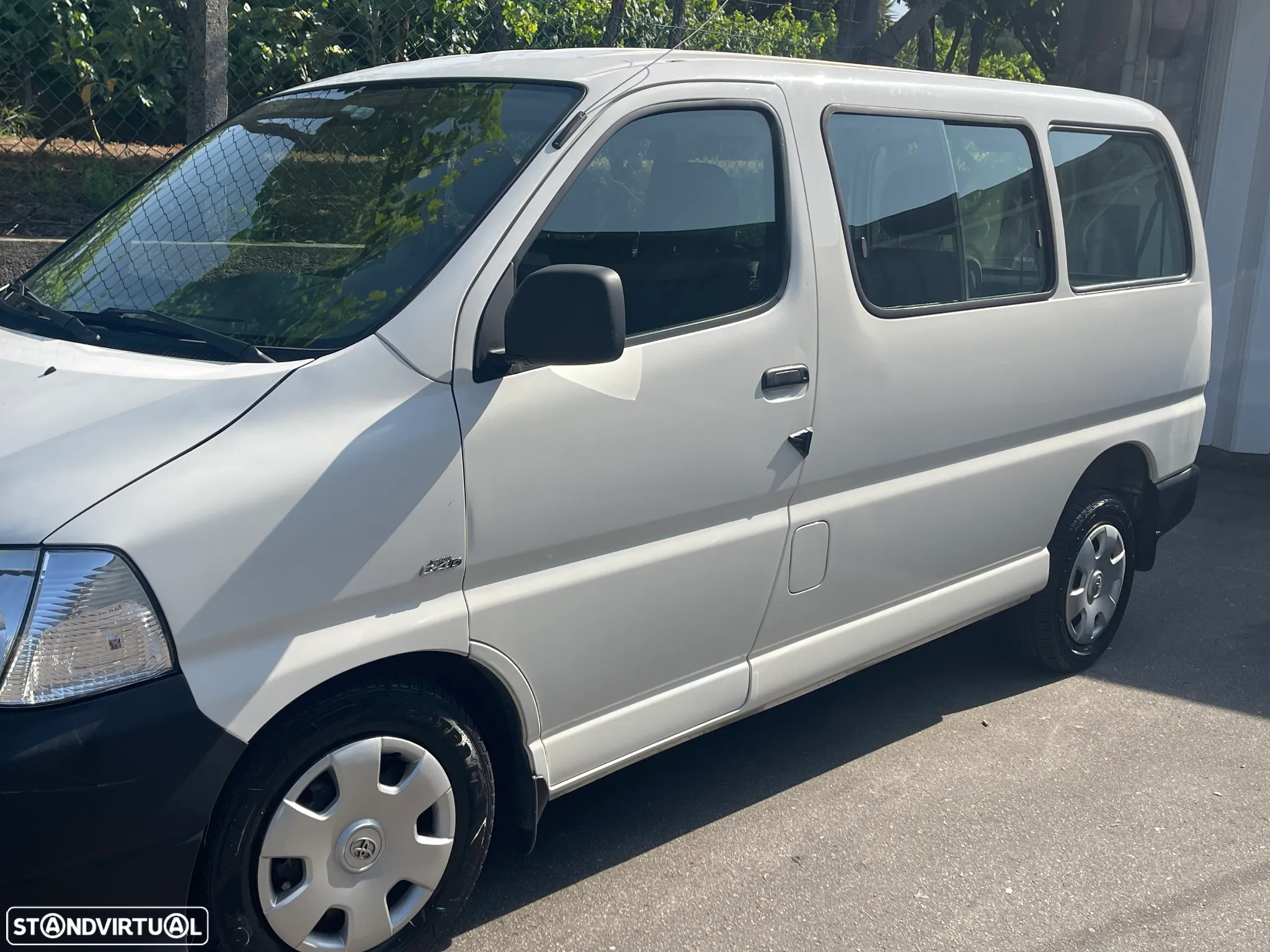 Toyota HiAce 2.5 D-4D Service 2.8T AC - 2