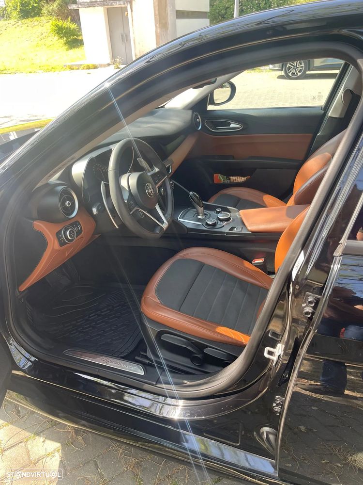 Alfa Romeo Giulia 2.2 D AT8 - 11