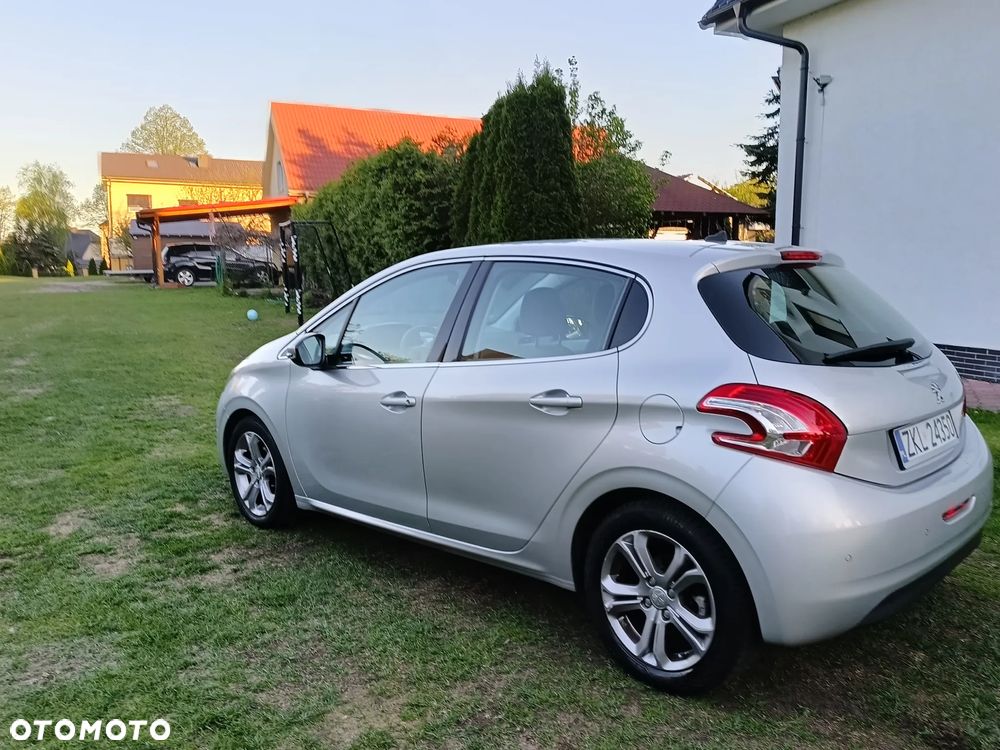 Peugeot 208 120 VTI Automatik Allure - 3
