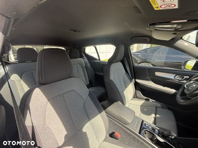Volvo XC 40 B3 Plus Dark - 28