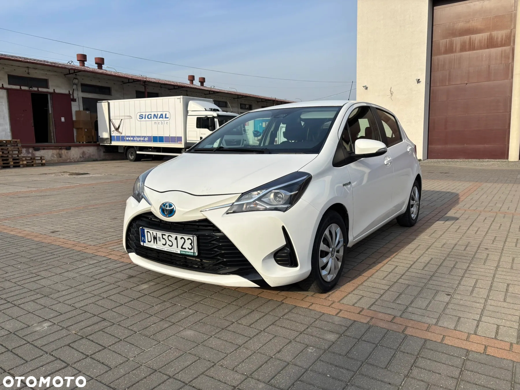 Toyota Yaris Hybrid 100 Premium - 3