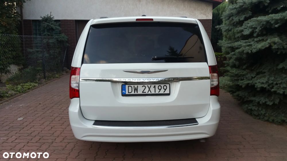 Chrysler Town & Country - 6