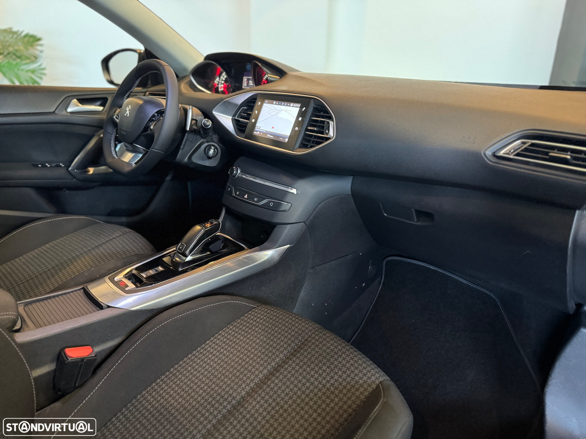 Peugeot 308 SW BlueHDi 130 EAT8 Style - 31
