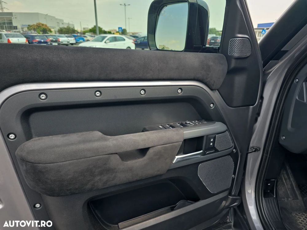 LAND ROVER Defender 2022 — imagine 12