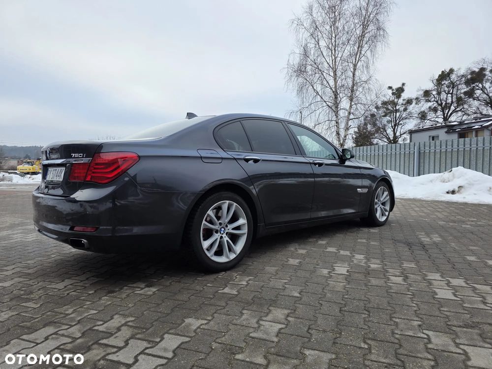 BMW Seria 7 750i xDrive - 9