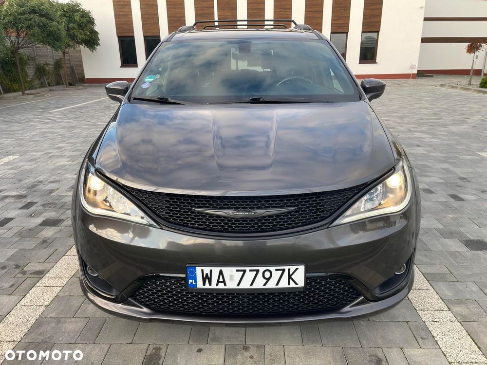 Chrysler Pacifica - 17