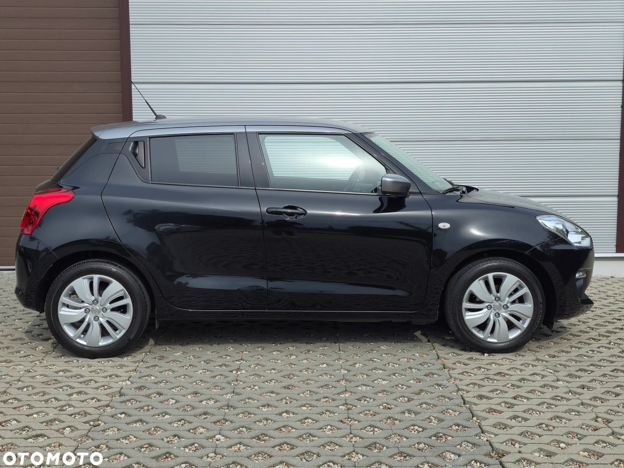 Suzuki Swift 1.2 Premium Plus - 19
