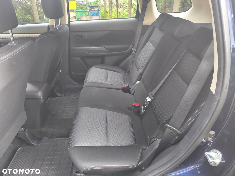 Mitsubishi Outlander 2.0 Invite + 2WD - 15