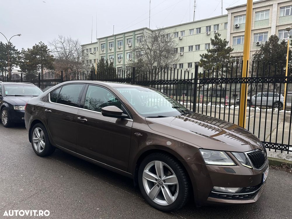 Skoda Octavia 2.0 TDI DSG Premium Edition - 1