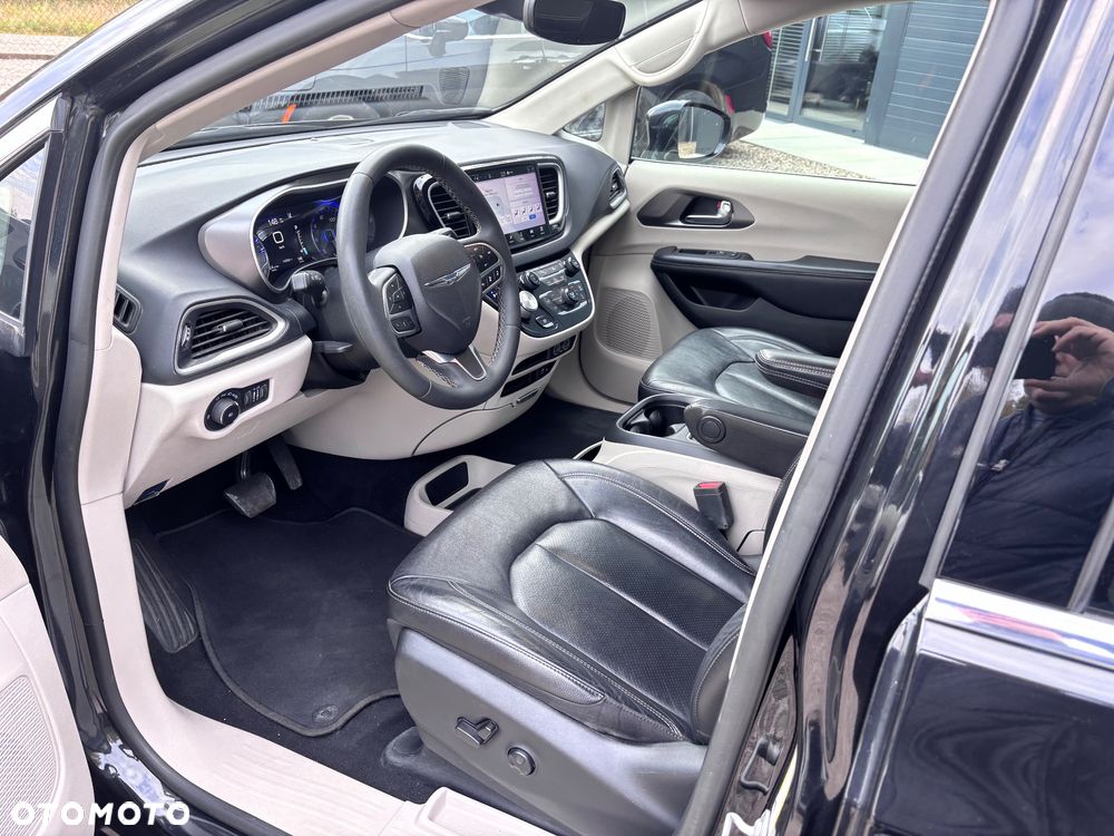 Chrysler Pacifica - 14