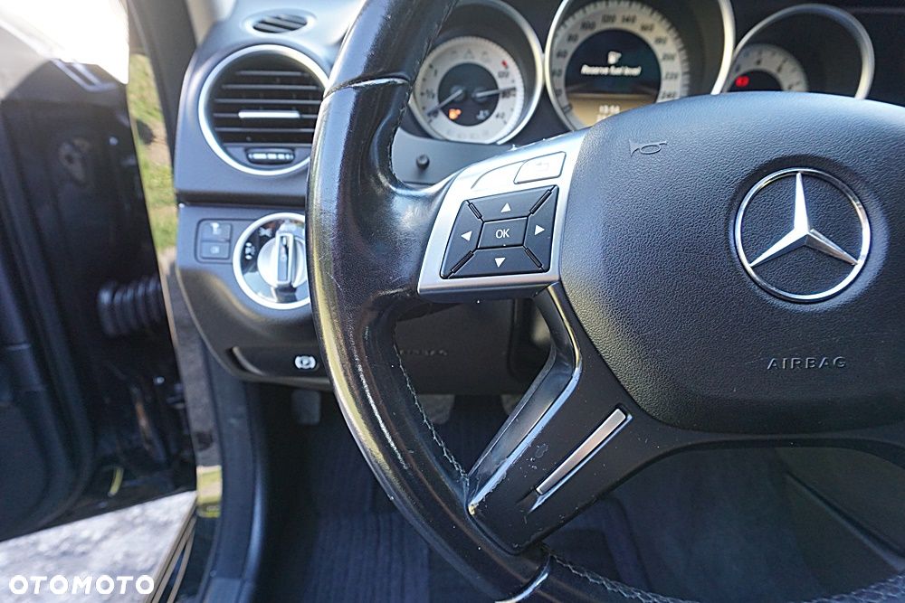 Mercedes-Benz Klasa C 180 BlueEFFICIENCY Elegance - 23