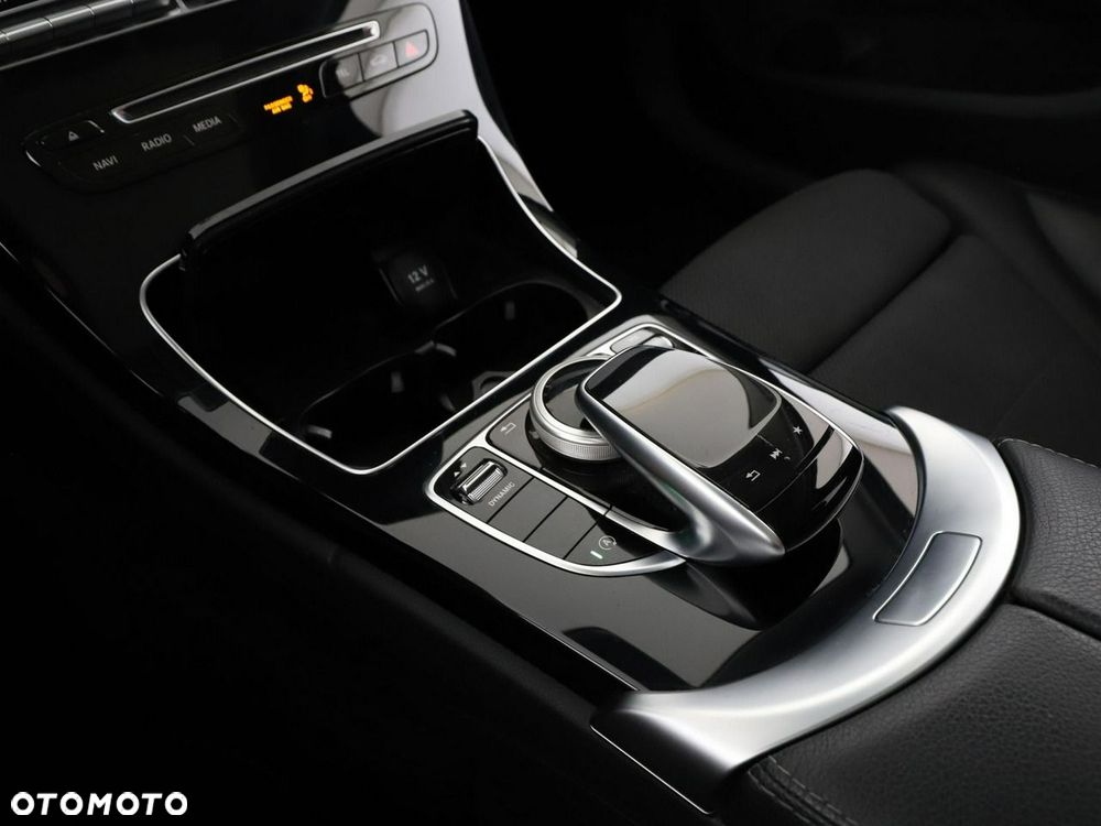 Mercedes-Benz Klasa C 200 4Matic 9G-TRONIC Avantgarde - 28