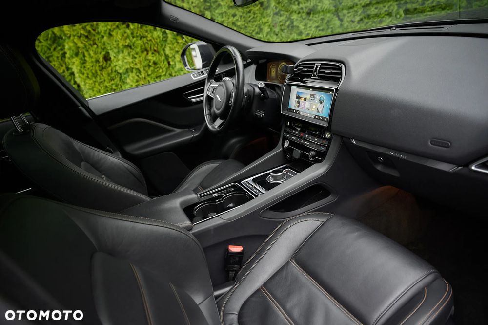 Jaguar F-Pace 20d AWD Prestige - 22