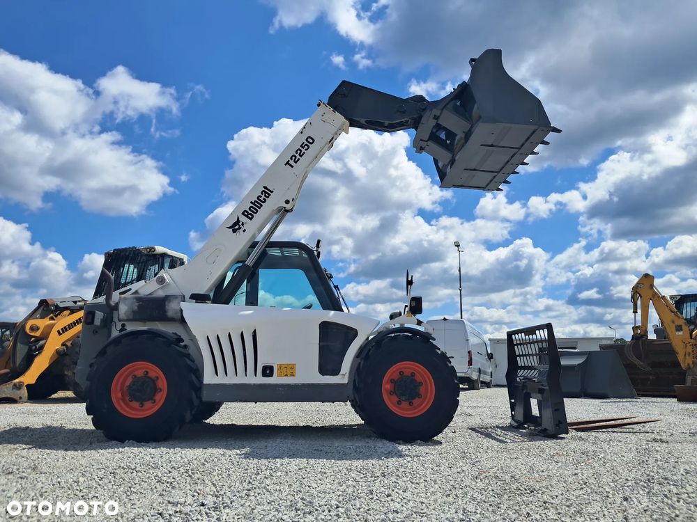 Bobcat T2250 - 1