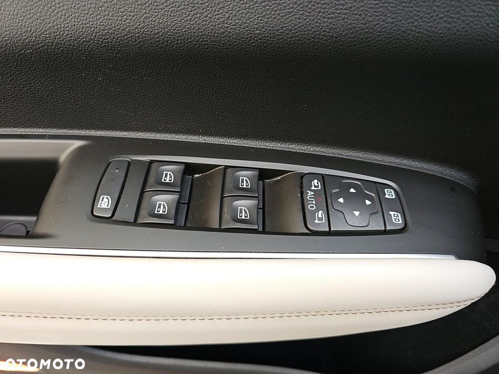 Renault Koleos 2.0 Blue dCi Initiale Paris 4x4 X-Tronic - 19