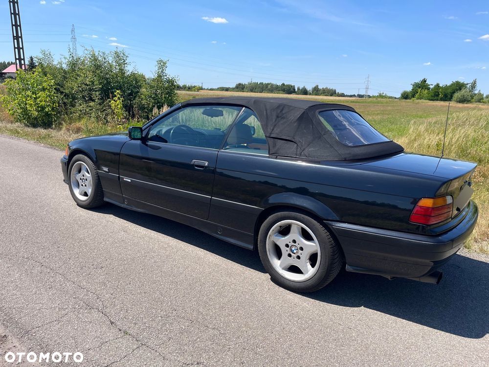 BMW Seria 3 320i Cabriolet - 13