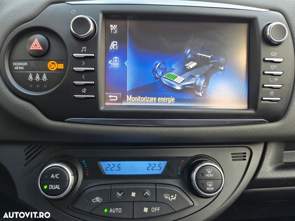 Toyota Yaris 1.5 VVT-i HSD Active - 17