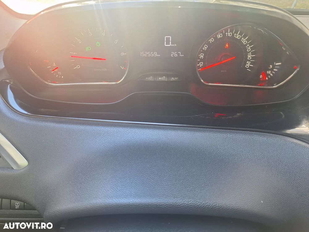 Peugeot 208 1.2 L PureTech Active - 8